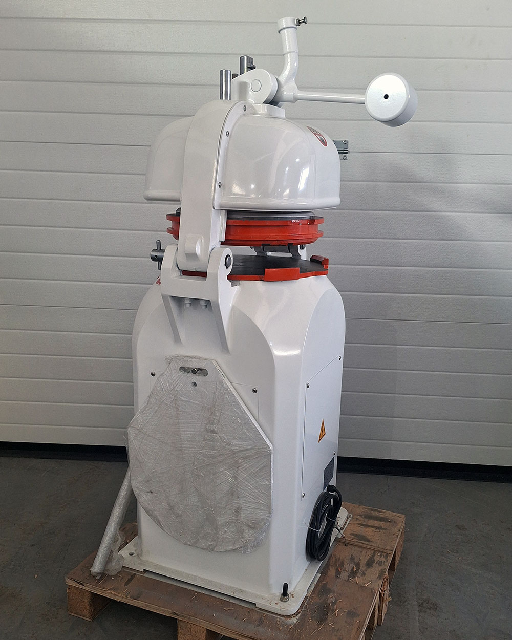 Poluautomatska delilica za testo 26 podela Ital Form | SIND | Pekarska ...